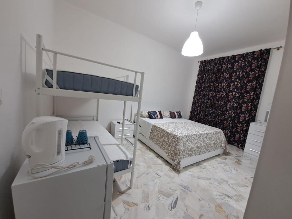 Vierbettzimmer mit Gemeinschaftsbad